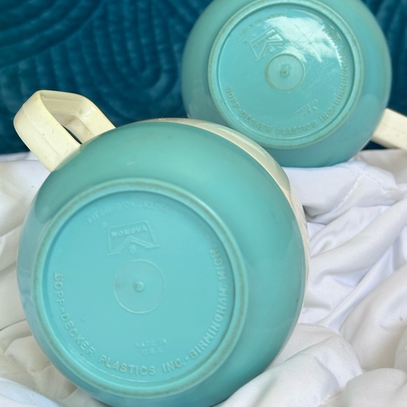 Vintage Vacron Blue and Ivory Mugs Made in USA - Picture 3 of 6